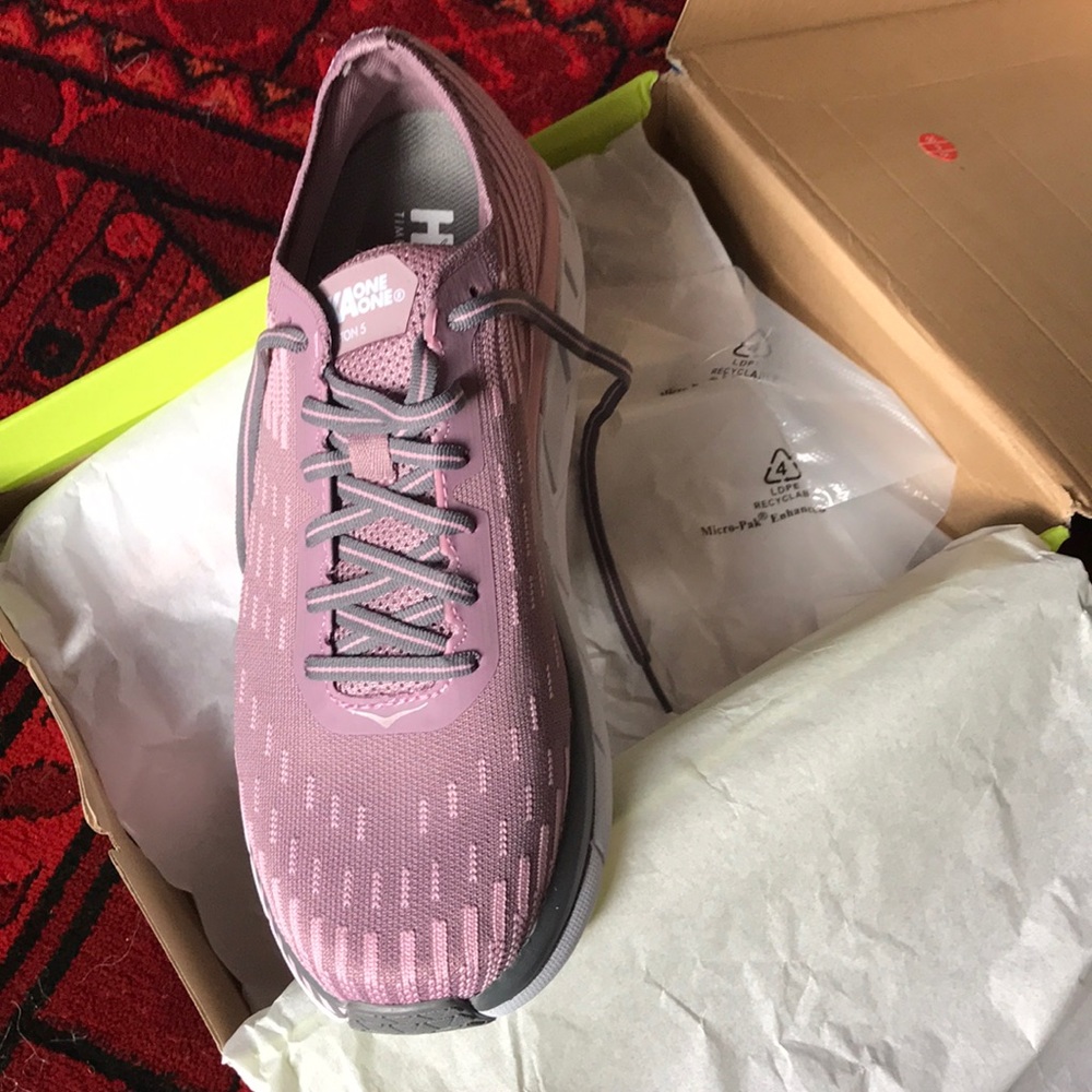 HOKA ONE Clifton 5 size 8.5